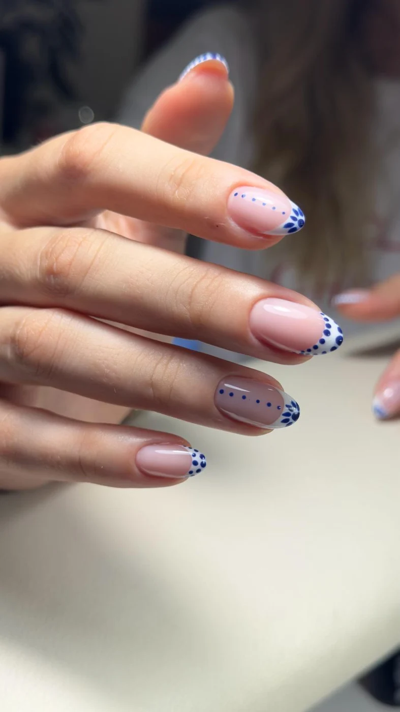 Moi Nail Bar — Renkli uç detayları