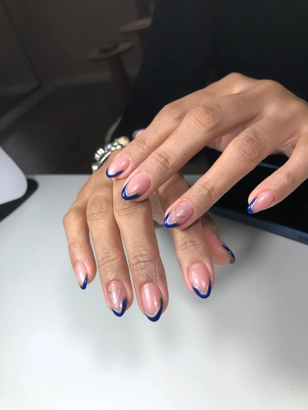 Moi Nail Bar — Renkli manikür detayları