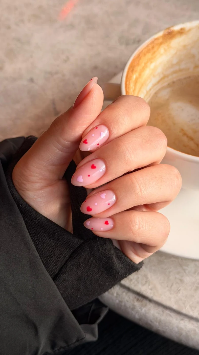 Moi Nail Bar — Pembe noktalı nail art