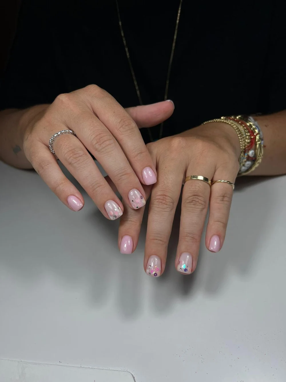 Moi Nail Bar — Pastel manikür