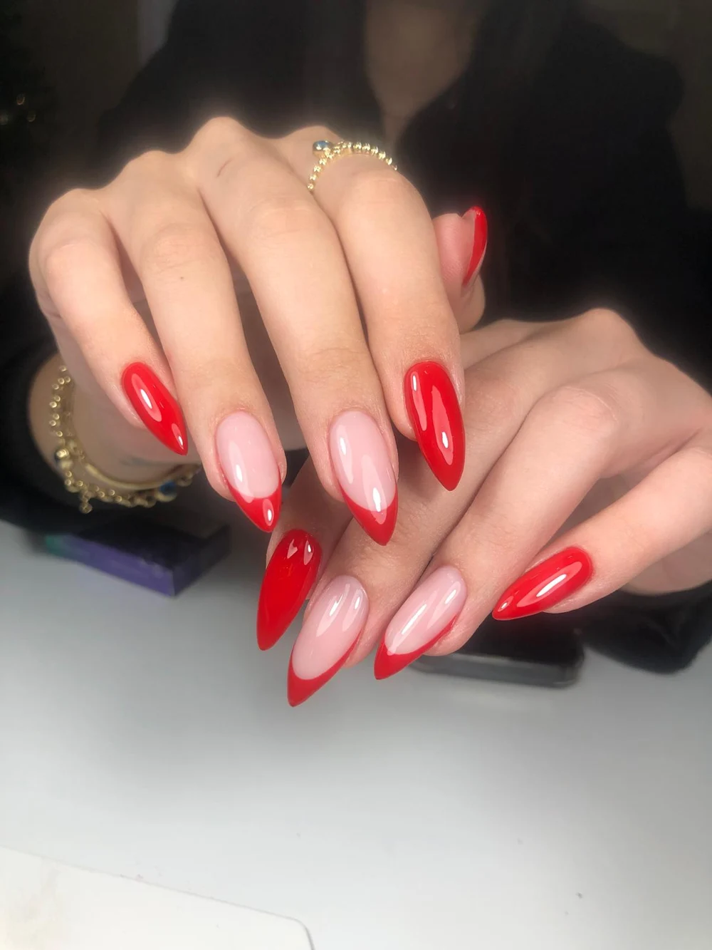 Moi Nail Bar — Kırmızı French tasarımı