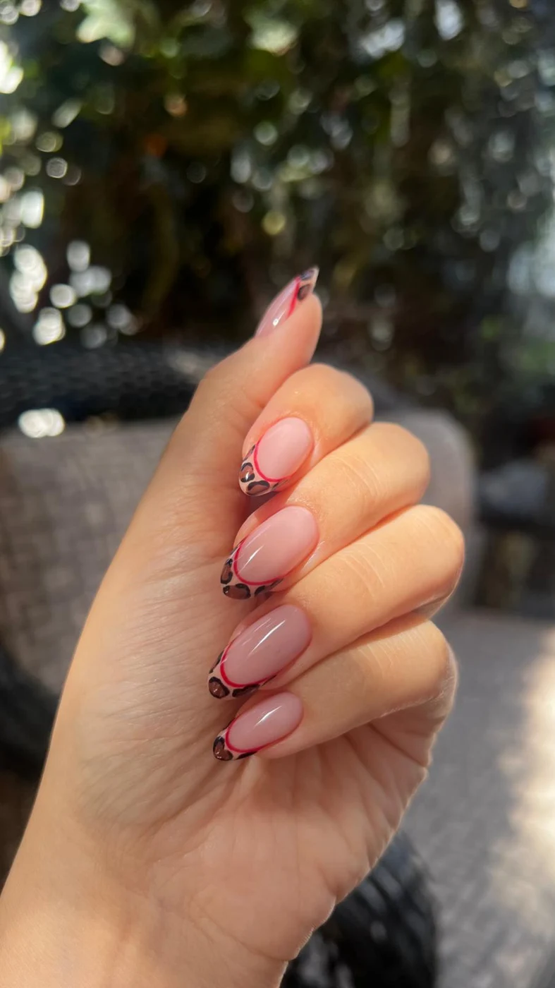 Moi Nail Bar — Leopar desenli French tasarımı